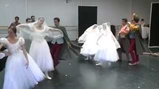Ballet du Capitole - GISELLE / Les costumes (Interviews d'Olivier Bériot et  Marc Deloche)