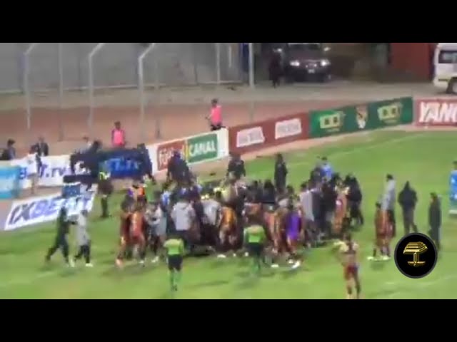 17 jugadores expulsados y gases lacrimógenos  gran escándalo en un partido de fútbol