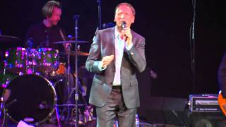 Lean Into Me Live at the Triple Door By Stefan Mitchell and Jonathan Kingham