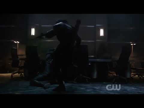 Arrow S08E01 - Oliver scares Malcolm Merlyn | vs Earth-2 Dark Archer