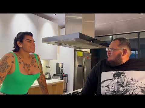 Rene muestra sus atributos al Dogor 🤣 dormiremos juntos?