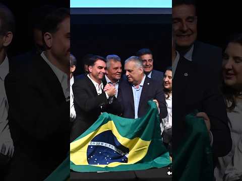Flavio Bolsonaro elige al congresista Gaspar como compañero de fórmula #shorts