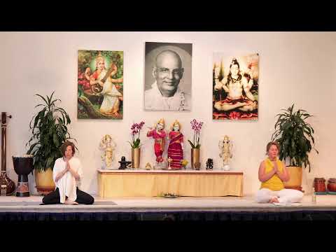 Yoga "Herzensweg" mit Karunamayi  - Yoga Vidya Mittelstufe Live - 16:15 Uhr 05.08.2021