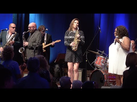 The Voyagers ft. Dorrey Lin Lyles: Nutbush City Limits