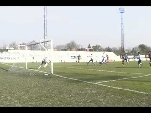 Arg Merlo 2 - Dock Sud 0 Lucho Alvarez patea cruzado rebota en un defensor