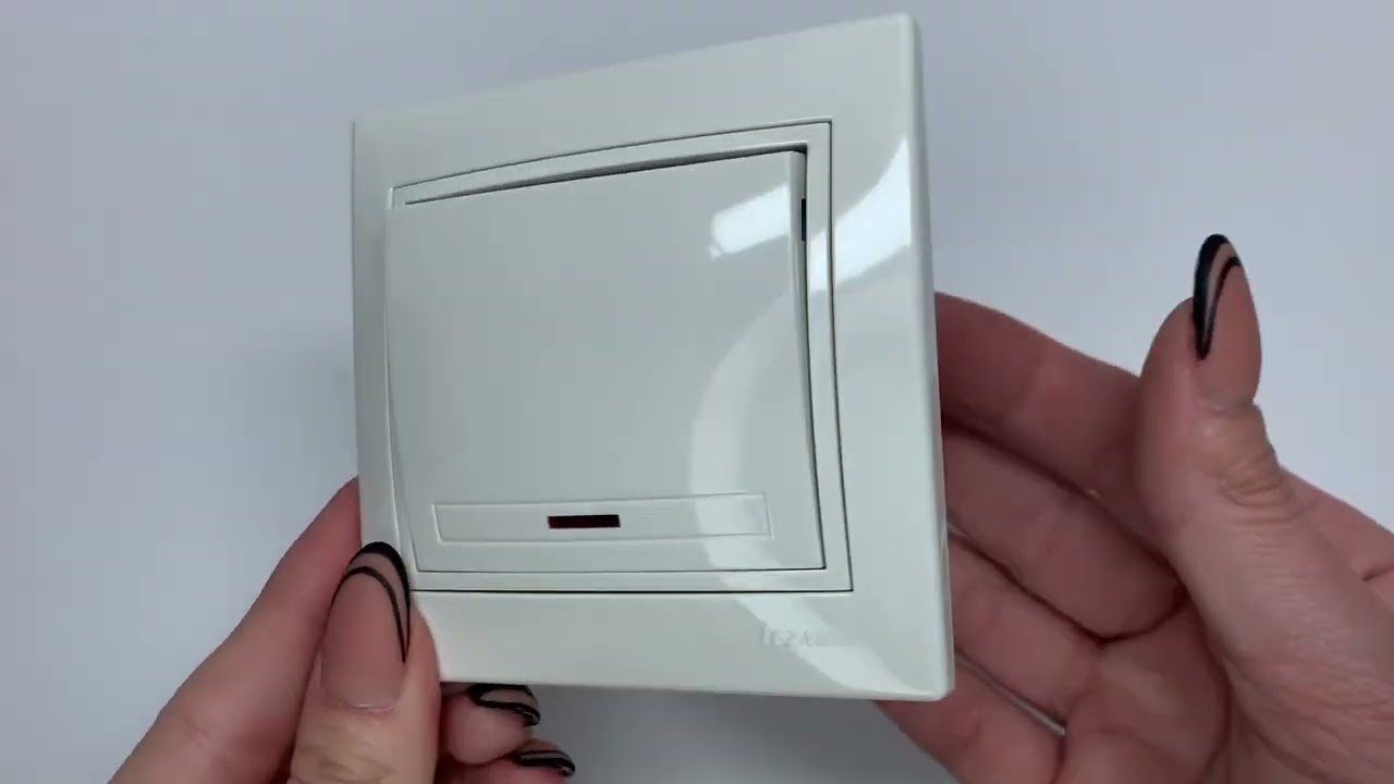 Выключатель одноклавишный с подсветкой и белой вставкой LEZARD Mira белый 701-0202-111