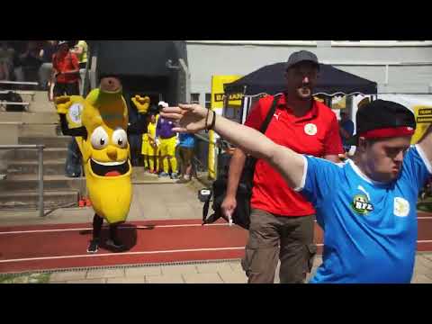 Einlaufen 14 Teams zum 10 Jährigen Bestehen der Bananenflanke Regensburg