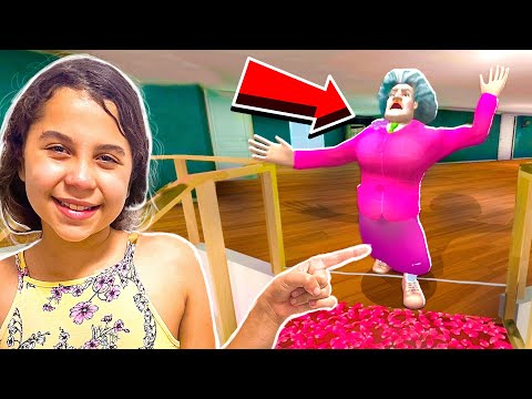 I TROLLED THE TEACHER'S PARADE - Scary Teacher