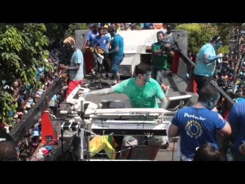 Lepo Lepo - Arrastão do Trio da Huanna Puxando o Bloco Tudo Azul em Murici -AL no Carnaval 2014