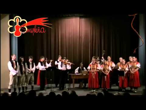 Ľudová hudba Šmykňa - Chodzila Matička - "A na vašim stoľe..."