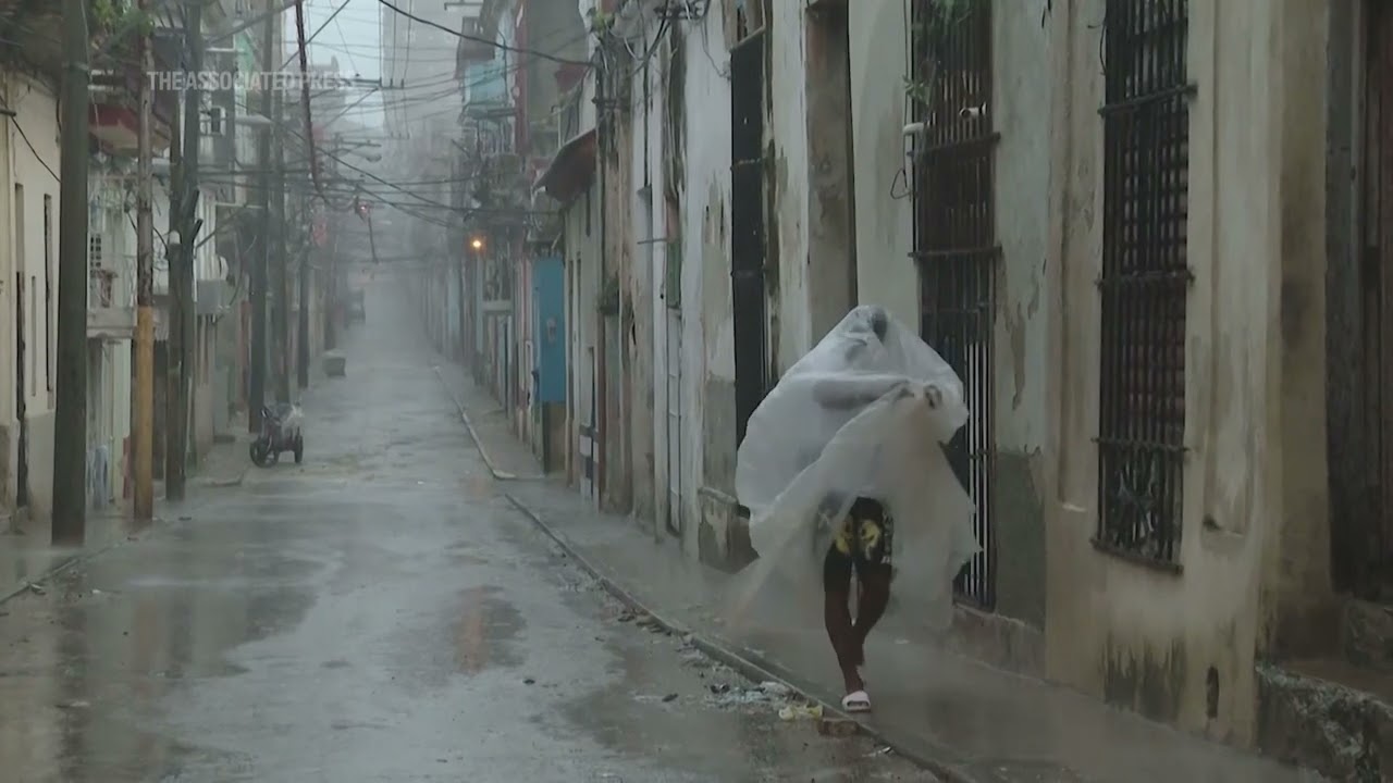 YouTube / Mesa Redonda | Bildquelle: YouTube &copy; Hurrikan Helene: Regen &uuml;berflutet Teile von Kuba auf dem Weg nach Florida | Bilder sind in der Regel urheberrechtlich gesch&uuml;tzt