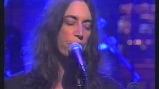 Patti Smith - Because The Night (Live On Letterman 1998)