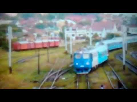 LDE2100/060-DA 62-0693-2 cu P4339 lângă depoul Oradea la podul ANL (05.09.2008).