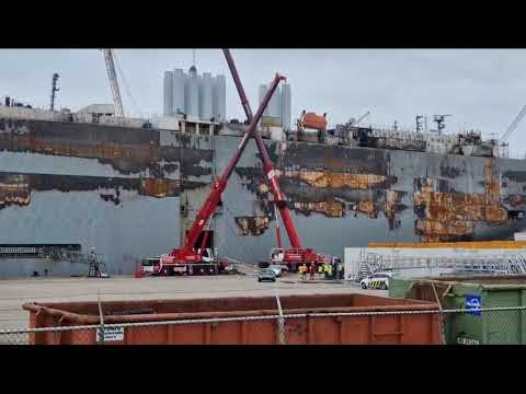 Eerste auto's worden van Fremantle Highway gehaald