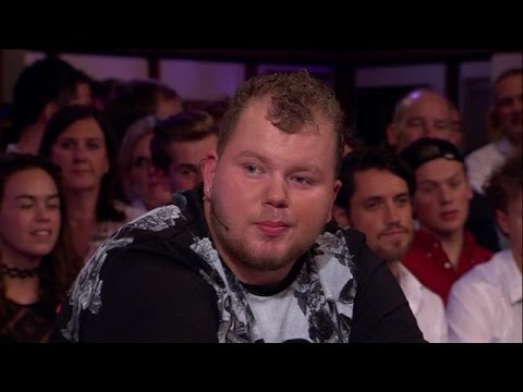Nick Nicolai: 'Ik wil gewoon zingen'  - RTL LATE NIGHT