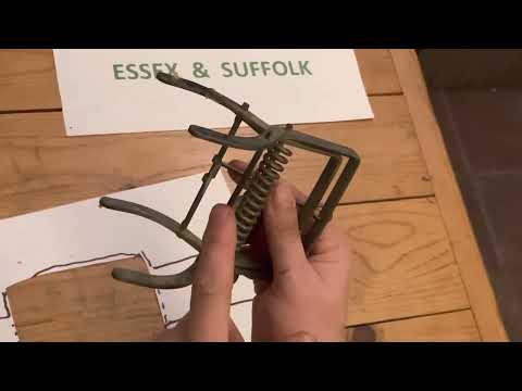 Setting a Talpex Mole Trap