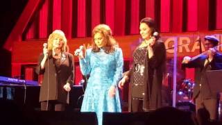 Coal Miner&#39;s Daughter - Loretta Lynn, Crystal Gayle, Peggy Sue (Crystal Gayle&#39;s Opry Induction)