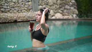 Download lagu photoshoot model di kolam renang ceria mp3