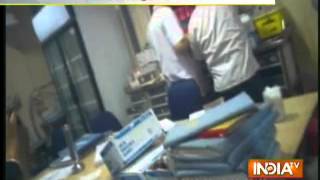 India TV's Sting Operation: Hospital's trash being recycled for daily use, Part 1