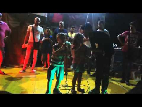 Christian Rosselli e ivan ( 4 anni) cantano vieni cu me a falsomiele