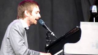 Divine Comedy - Everybody Knows (Except You) live at V Festival 2010