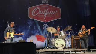 Sturgill Simpson Keep It Between The Lines (Live)