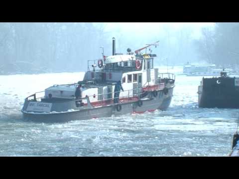 MUNKÁBAN A JÉGTÖRŐ HAJÓK