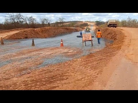 Nota: VEJAM  Pav/asf de MG202 em Urucuia-Mg, está finalizando os trechos de maior dificuldade v9/11