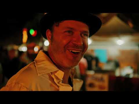 Giulio Wilson e Tonino Carotone - Demasiado Internet, preferisco il Cabernet