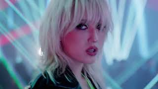 Das Video zu 'FAST FORWARD' (jetzt ansehen)