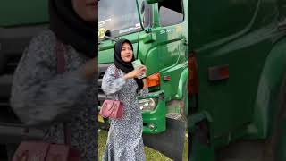 Download lagu Cuma istri supir yg ketar ketir klo liat suaminya parkir🔥🔥🤙 #hino500 #trukoleng #drivermuda #shorts mp3 Download lagu Cuma istri supir yg ketar ketir klo liat suaminya parkir🔥🔥🤙 #hino500 #trukoleng #drivermuda #shorts mp3