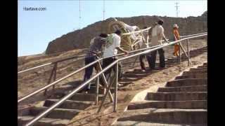 preview picture of video 'Shravanabelagola Porters'
