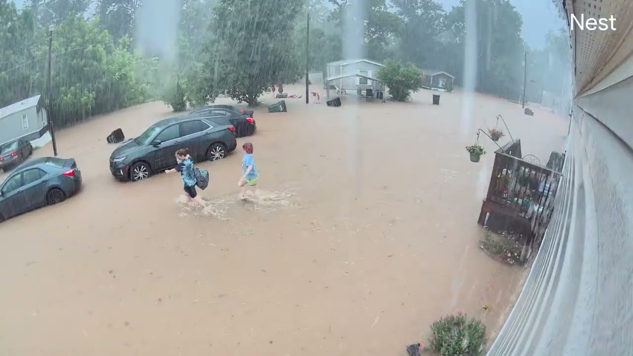 Hardin County, Kentucky Flooding Disaster || ViralHog