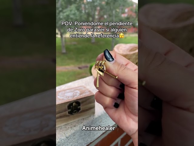 Vídeo relacionado con UoYu One P. Roronoa Zoro - 6 pendientes colgantes redondos de anime de moda para fanáticos, cosplay, bisutería, Zinc, No es una piedra preciosa