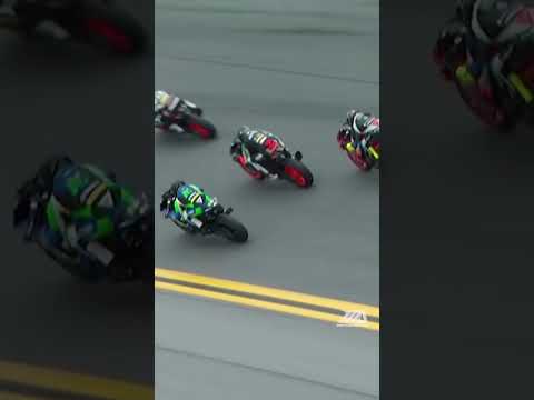 220 km/h, @anthony_ mazziotto centra il muro e mi rimbalza addosso, welcome to @daytona !🇺🇸😂