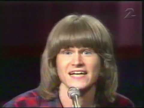 Ted Gärdestad: från begravningen. Janne Schaffer, Håkan Lahger, Karin Solberg + ett  collage i  TV2