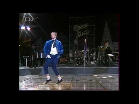 Jiří Korn - Karel nese asi čaj