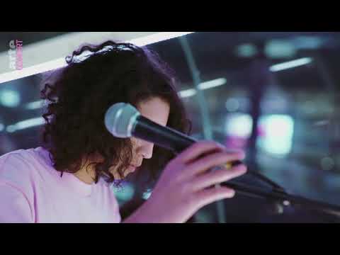 Léonie Pernet dans Passengers ARTE Concert - Aéroport Paris-Charles de Gaulle