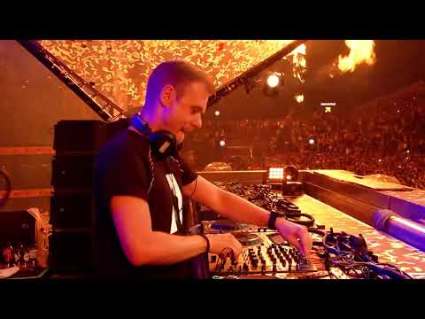 Armin van Buuren plays The Prodigy - Smack My Bitch Up @ Tomorrowland (Belgium) (28.07.2019)