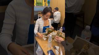 Download lagu First time trying Indonesian food🇮🇩 mp3 Download lagu First time trying Indonesian food🇮🇩 mp3