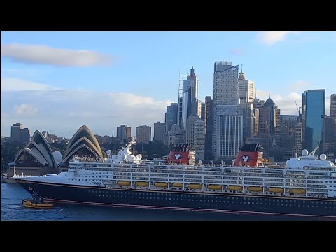 Thumbnail for Disney Wonder last departure sounds musical Horn