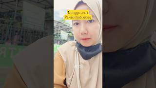 Download lagu Nunggu jemput anak pulang sekolah pakai jilbab instan jersey, nyaman buat aktivitas sore 🤍 mp3