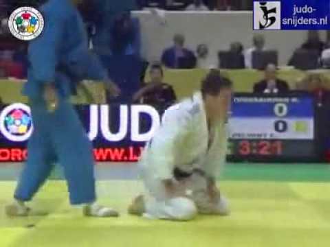 Judo 2009 Paris: Tugssaikhan (MGL) - Delvert (FRA) [-100kg].