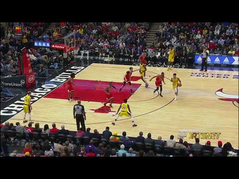 Dwight Howard screens in game with Chicago Bulls