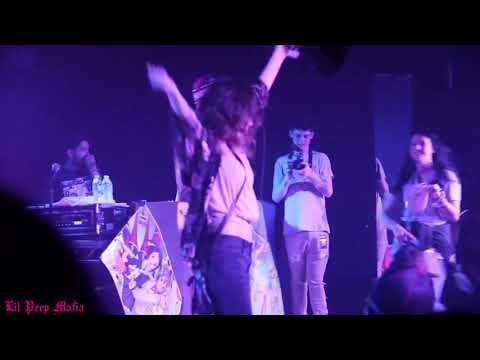 LIL PEEP - GIRLS PLEASE GET OFF THE STAGE