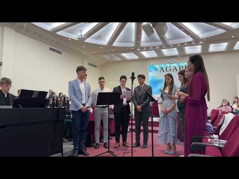 Doar prin crucea Sa~ Un grup de tineri Agape Atena