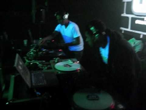 Wristpect & DJ Tilt rocking 4 Turntables in North Bay.wmv