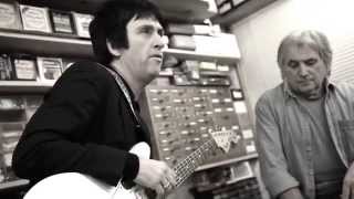 Video thumbnail for Johnny Marr and Bill Puplett on the Fender Johnny Marr Jaguar by Guitarist