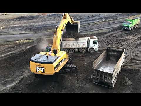 Caterpillar 385C Excavator Loading Non Stop For 32 Minutes