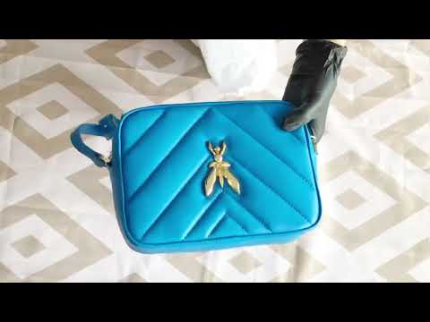 Unbox Patrizia Pepe bag, một chiếc túi màu xanh đáng yêu